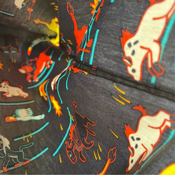 NWT Disney The Lion King Pride Lands Art Woven Button-Up Medium size - Picture 9 of 13